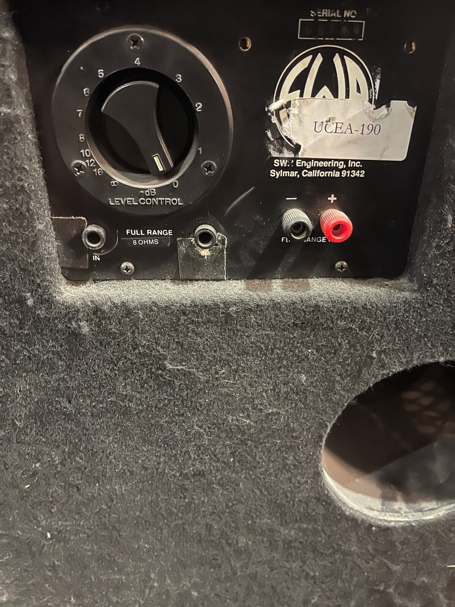 SWR GOLIATH II 8 Ohm 4x10 Bass Cabinet. Needs 1 Speaker. Working