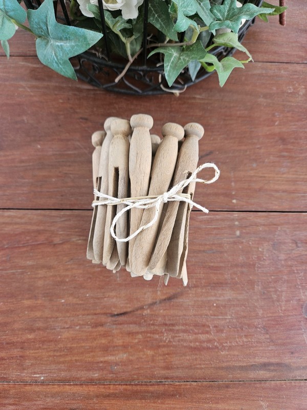 Vintage Wooden Clothes Pins, Wood Clothes Pins, Laundry Clothes Pins, Lot Of 20