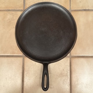 Vintage WAGNER WARE SYDNEY O Round Cast Iron Griddle #9 (10 1/2”) Made In USA