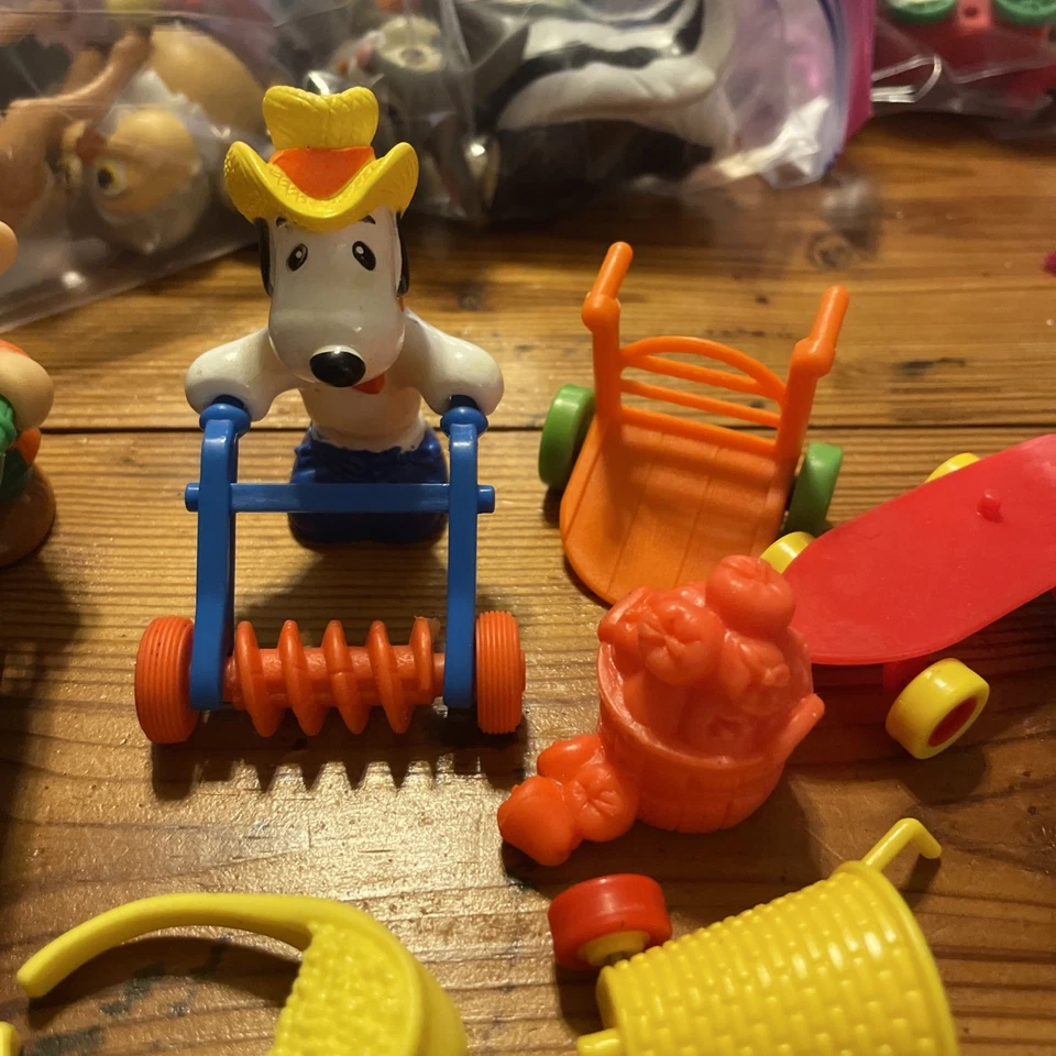 Peanuts Charlie Brown Snoopy Hardees Kids Meal Toys Plus extra Parts  80s - Image 4 of 4