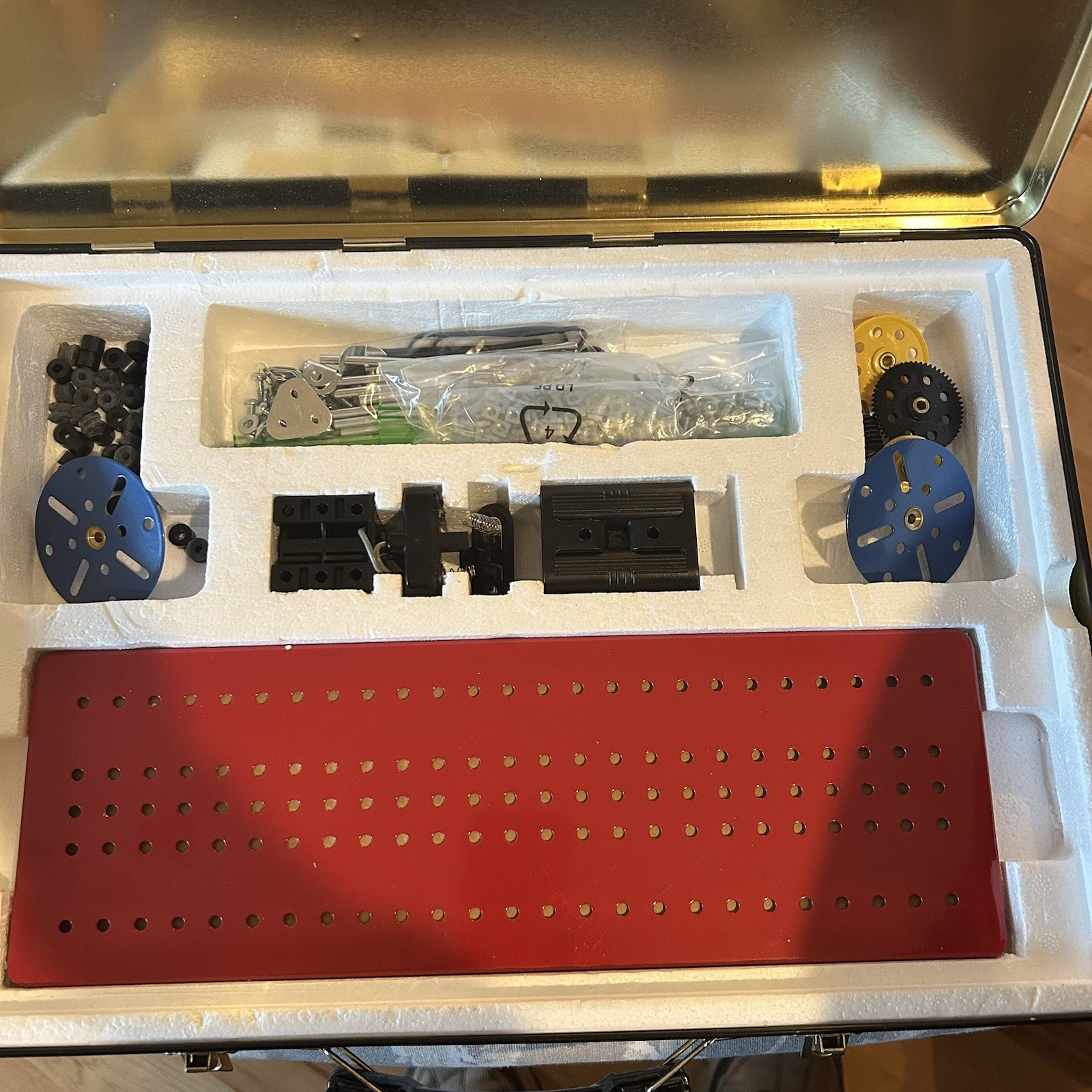 Erector Set Meccano Motorized Ferris Wheel #8258 in Metal Case 2004