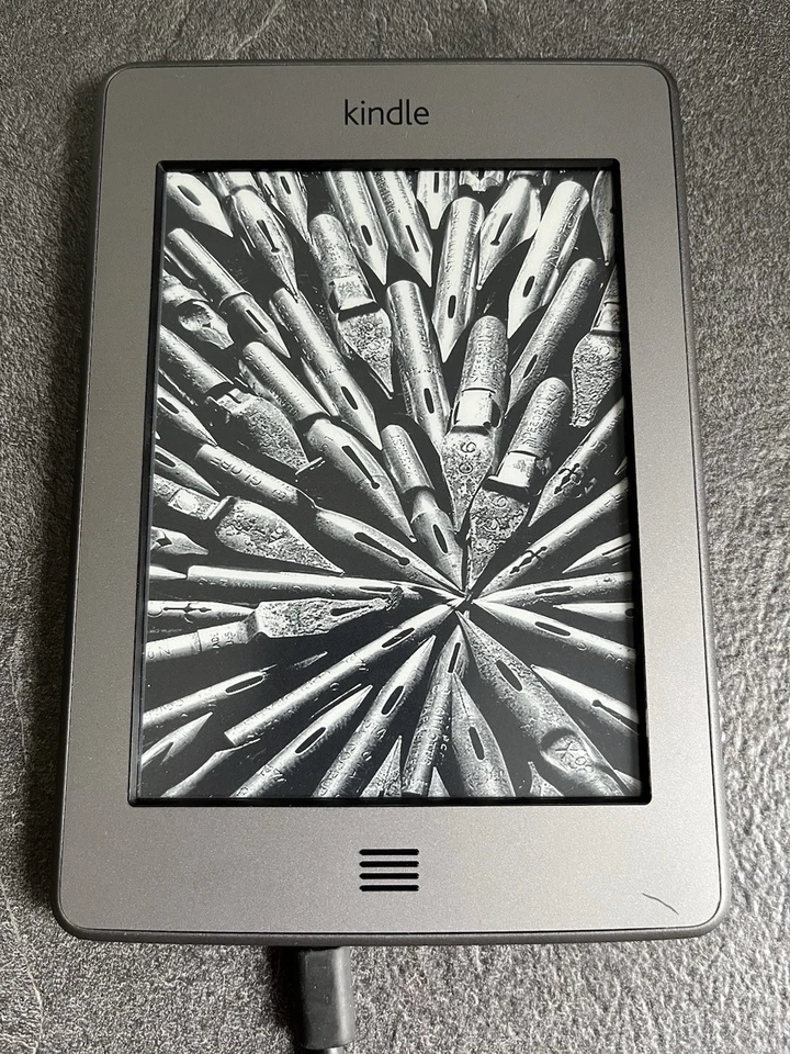 Amazon Kindle Touch 4GB 5in 4th Gen Silver Wi-Fi Model No D01200 Excellent Cond - Image 2 of 4