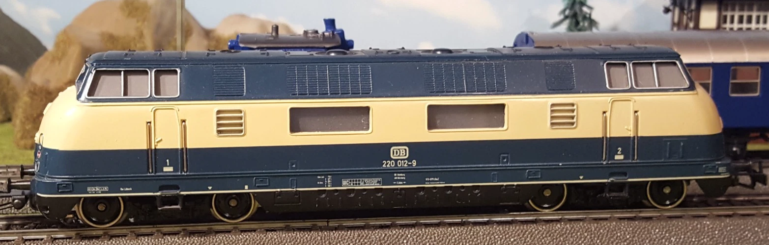 548 Märklin 3081 BR 220 ( V200 ) Diesellokomotive V220 012-9 beige/türkis 3021 - Bild 4 von 19