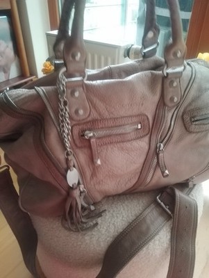 Comma Hand/Shoulder Bag High Quality Leather - Playful and Multifunctional - Taupe