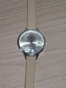 NOUVEAU Montre Femme G.D. Bracelet Simili Cuir Beige / Ecran Fleuri NEUF
