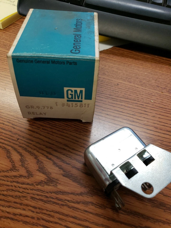 RELÉ DE FAROS 74-75 OLDSMOBILE GM # 415811 NUEVO DE STOCK Foto 2 de 4