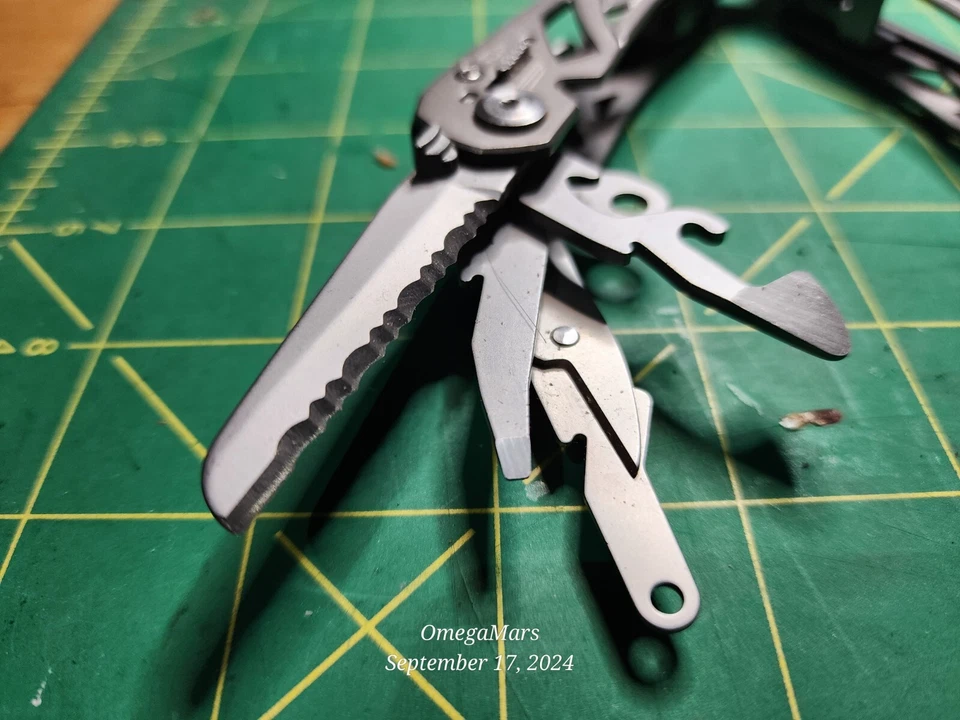 Gerber Suspension w/sheath looks and feels brand new #S5 - Image 4 of 4