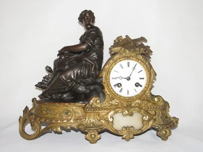 11I1 ANCIENNE HORLOGE PENDULE EN BRONZE DORE STATUE FEMME REGULE XIXe NAPOLEON - Photo 1/4