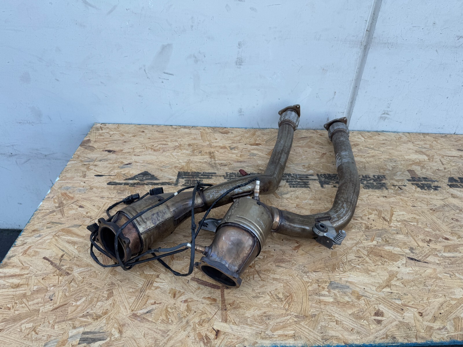 MUFFLER EXHAUST 02 SENSOR PIPE 3W0253059 BENTLEY FLYING SPUR OEM (2013-2018)