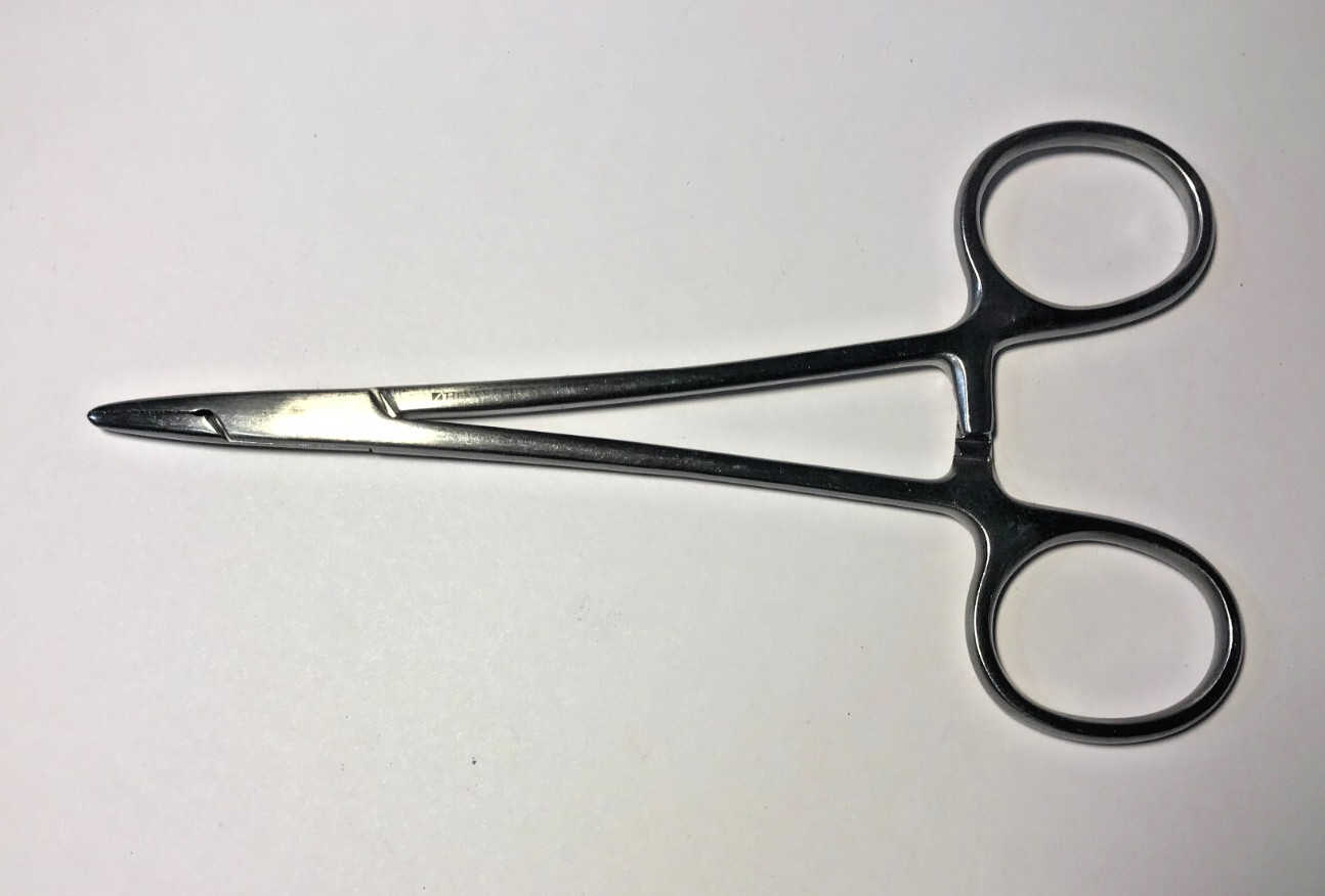 Henry Schein 104-7420 Halsey Needle Holder Serrated Jaw 5-1/4"