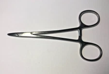 Henry Schein 104-7420 Halsey Needle Holder Serrated Jaw 5-1/4"