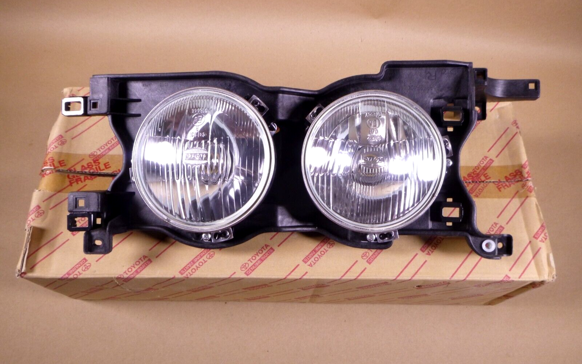 ラスト出品！【激レア】バズ•ライトイヤー ヘッドパーツ バージョン2 Genuine Toyota Coaster BB42, HZB50 Right Hand Front Headlight ASSY