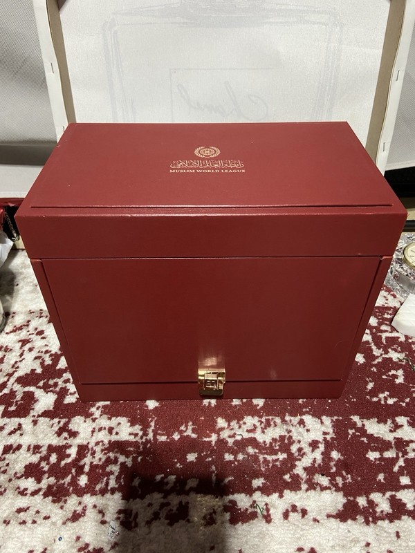 Muslim World League Red Vinyl Gift Box With Engraved Plaque Gold Tone Metal
