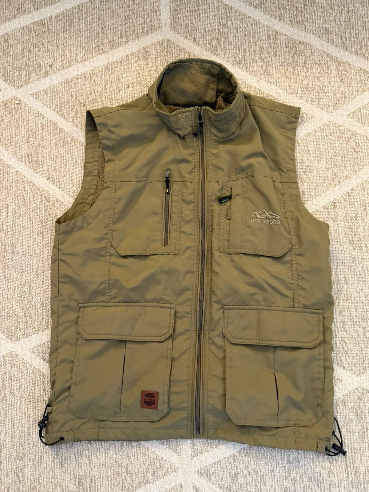 Mens Vest-OUTDOOR-army green nylon zip lightweight hiking/outdoors Gorpcore-med