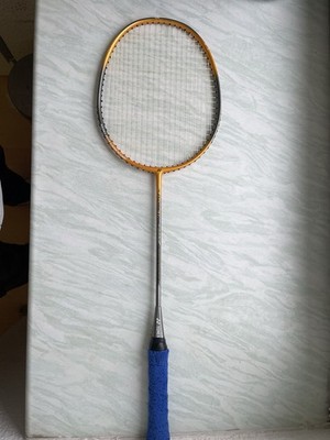 YONEX Isometric 30VF Badmintonschläger