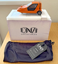 ZK33: Bond Bug 700ES modellino auto stradale DNA 000003 resina arancione scala 1:18 nuovo con scatola