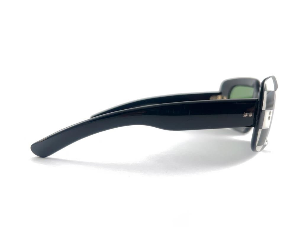 MINT VINTAGE RECTANGULAR "CHECKED" GREEN LENSES 1… - image 5