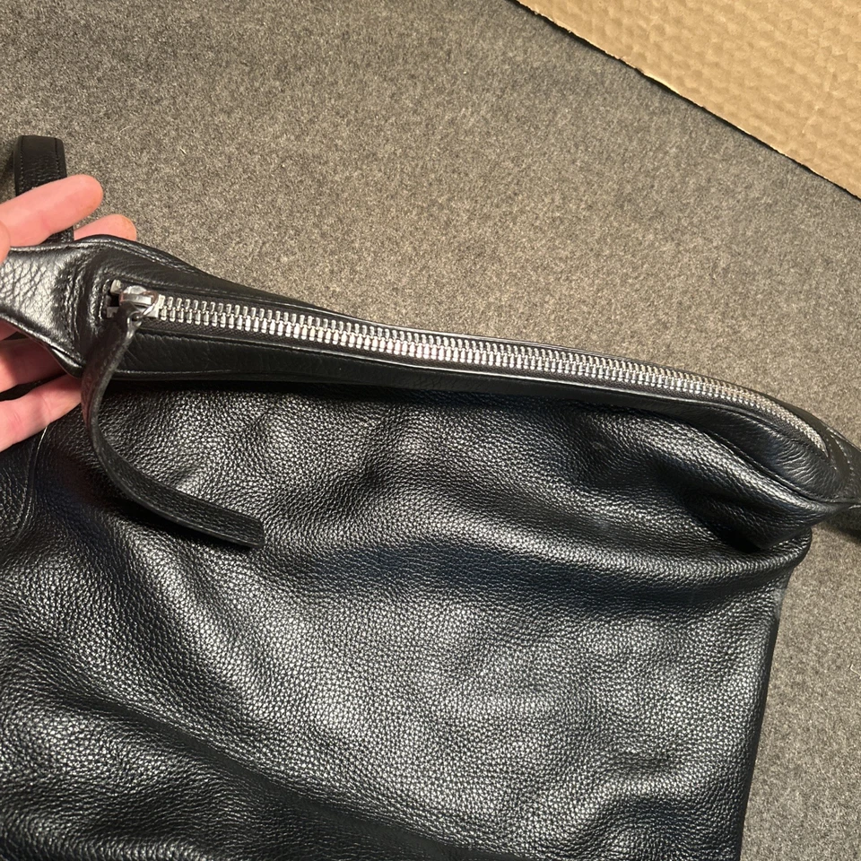 Bolso Cartera Big Kara de Cuero Negro Atado Plegable Sobre Volumen Ajustable Foto 4 de 4