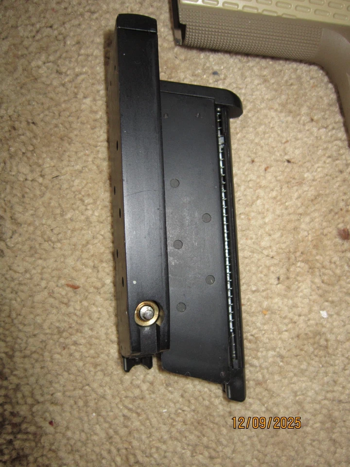 Pistola de Airsoft .45 ACP Desert Tan con 2 cargadores WE Tech? Funda Condor a juego Foto 3 de 4