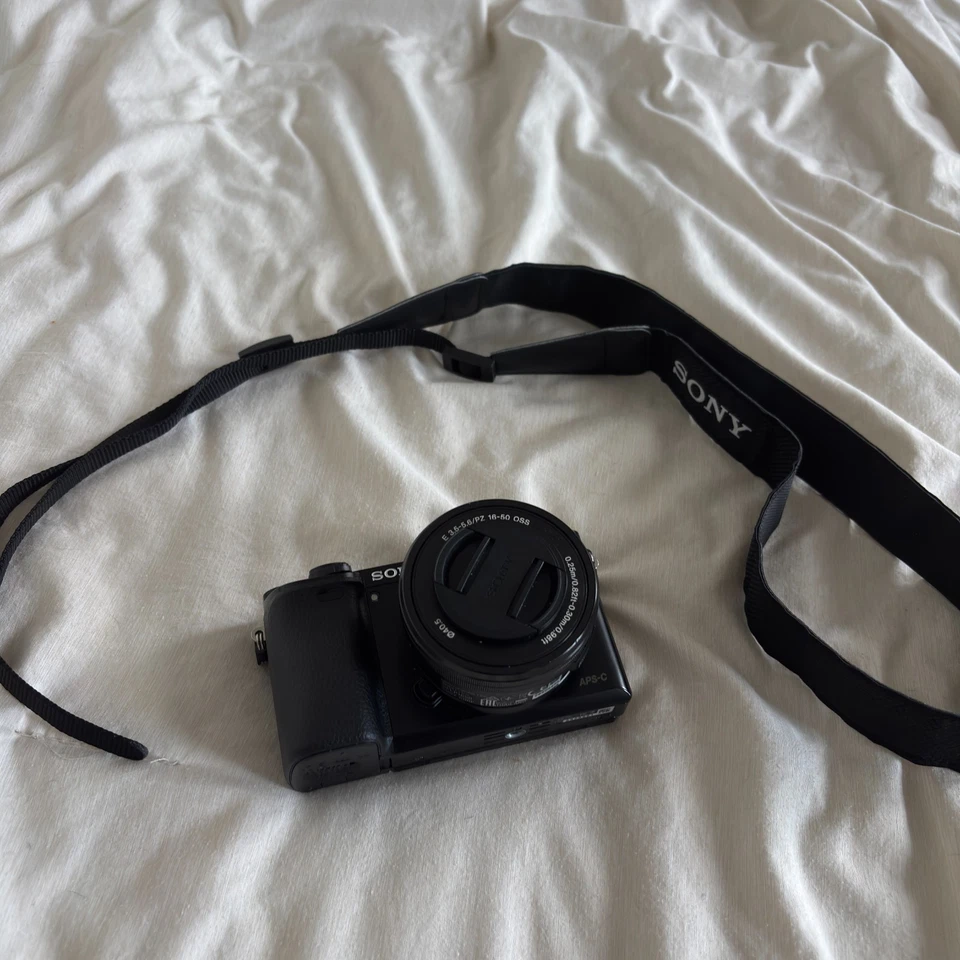 Sony A6000 24.3 MP Mirrorless Digital SLR Camera - Black (Issue with Lens) - Image 4 of 4
