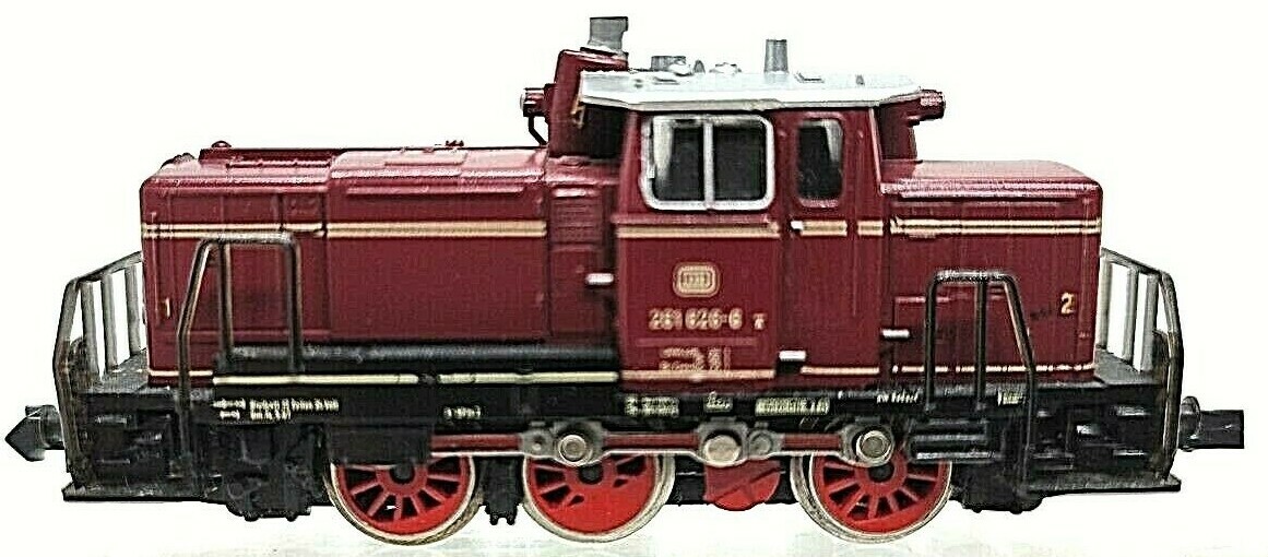 N Minitrix 2064 (#2) 0-6-0 Diesel Switcher BR261 626-6 DB
