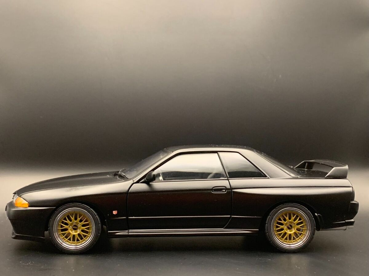 JDM *RARE* AUTOart 1/18 R32 GT-R V Spec II black R34 GT-R Z JDM *RARE* AUTOart 1/18 R32 GT-R V Spec II black R34 GT-R Z