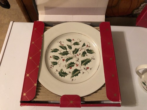 Royal Home For The Holidays Set 9 Piece Set. - Picture 3 of 7