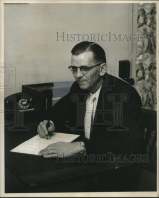 1955 Press Photo Harold Francis, Executive Director of Goodwill Industries.