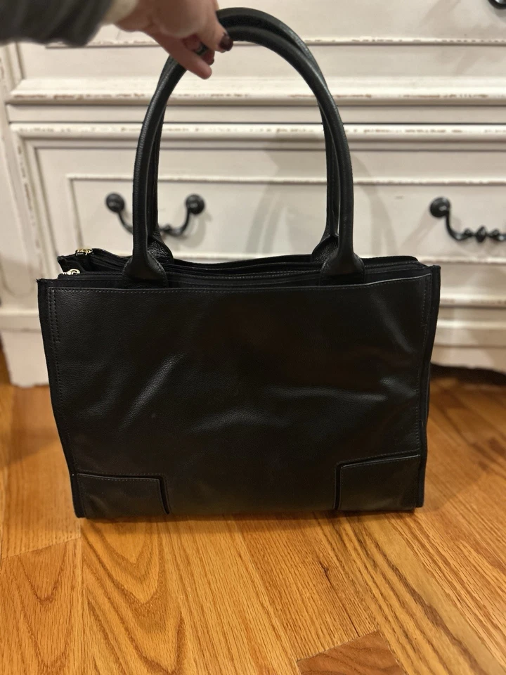 Tory Burch Ella Bolso de Mano de Cuero Negro Bolso de Trabajo Doble Logotipo “T” Cierre de Cremallera Foto 4 de 4