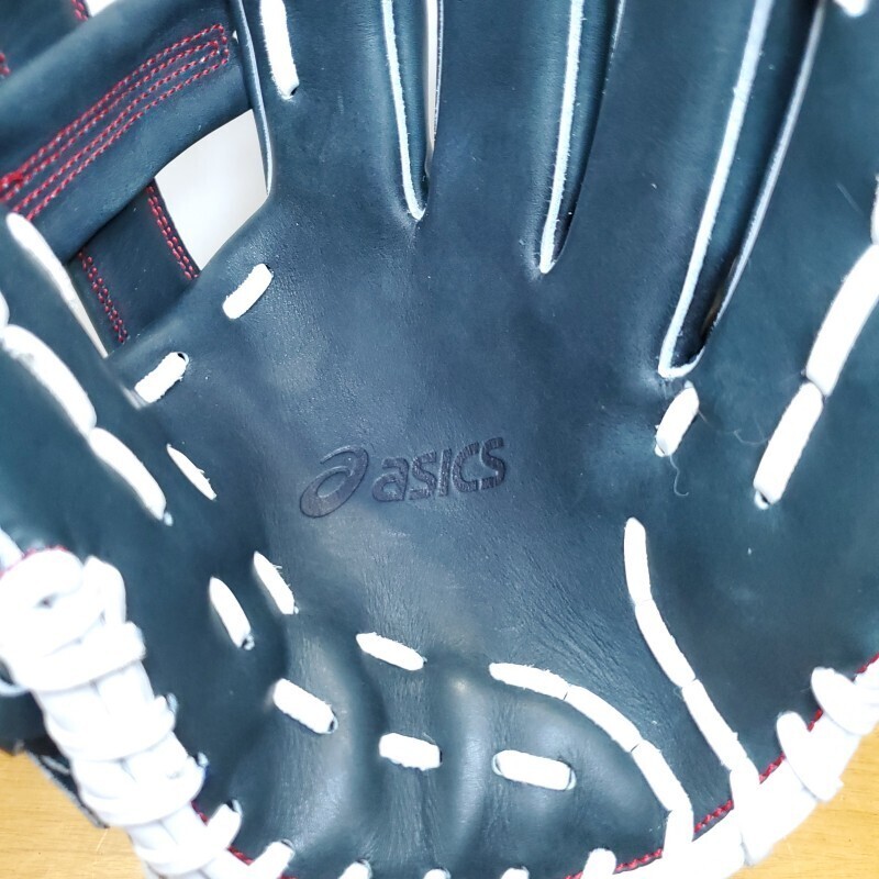 ASICS IF Limited Edition Soft Infield Gloves, Adult Size, Good Condition thumbnail 3