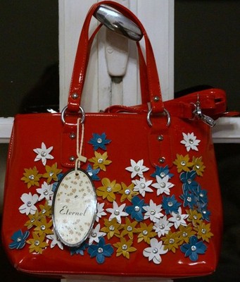 schöne Tasche ETERNEL neu rot kleine Blume Farbe h = 37 cm Damen weiblich Hand new