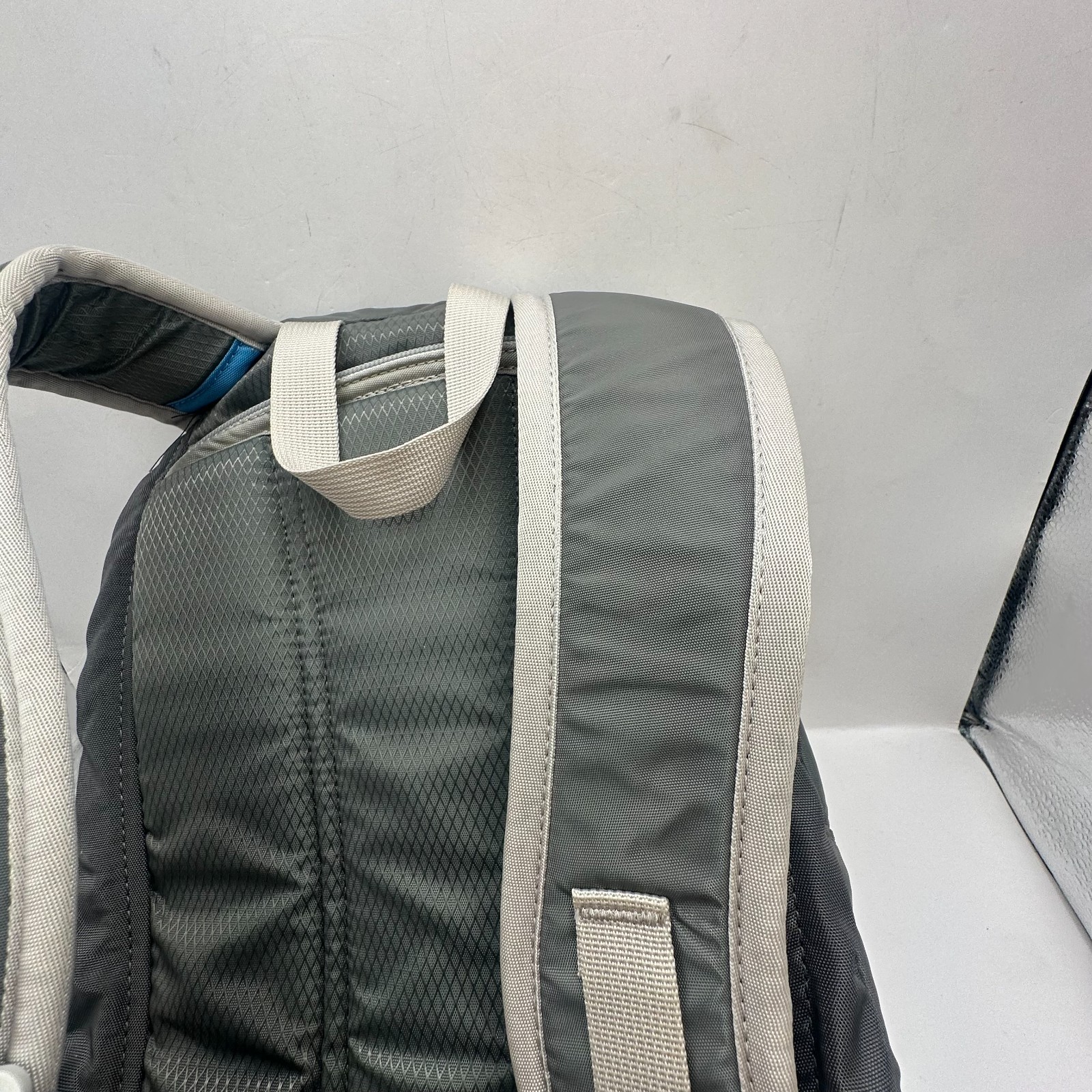 Camelbak Sugar Gray/Tan Hydration Backpack 2L Bladder Thermal Insulated Hose