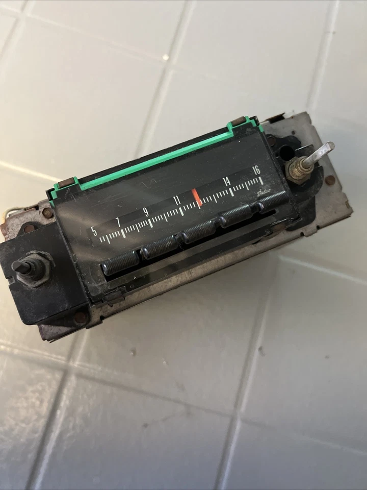 Radio A/m vintage 1969 Camaro Stock OEM original estéreo de fábrica como está raro Foto 2 de 4