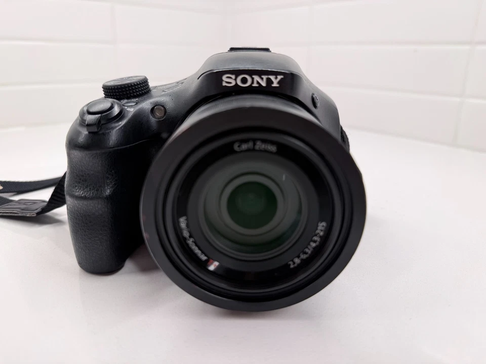 Sony DSC-HX400V 20.4MP Bridge Camera Carl Zeiss T* 50x Zoom 64gb SD & Adapter  - Image 2 of 4