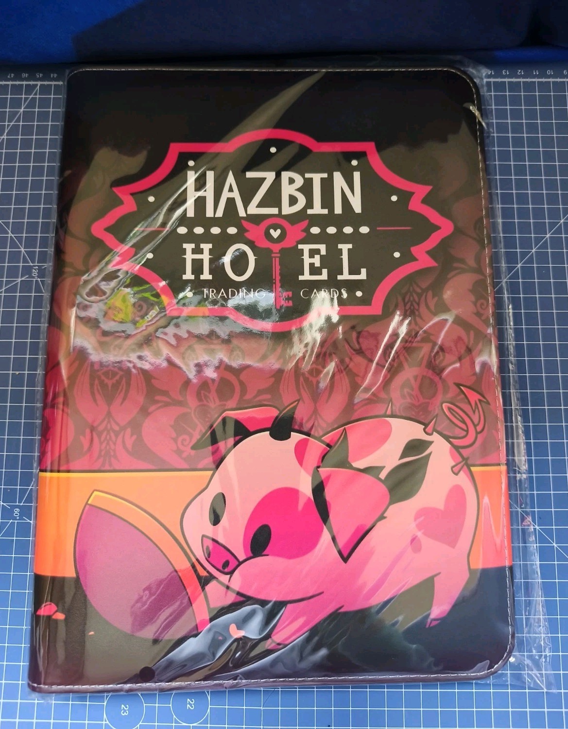 Carpeta de tarjetas coleccionables Hazbin Hotel Fat Nuggets nueva