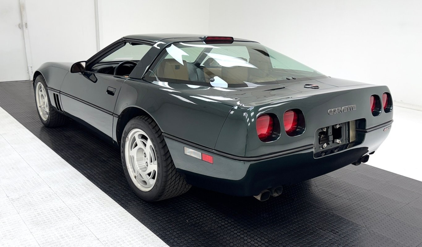 1990 Dark Polo Green Metallic Chevrolet Corvette   | C4 Corvette Photo 3