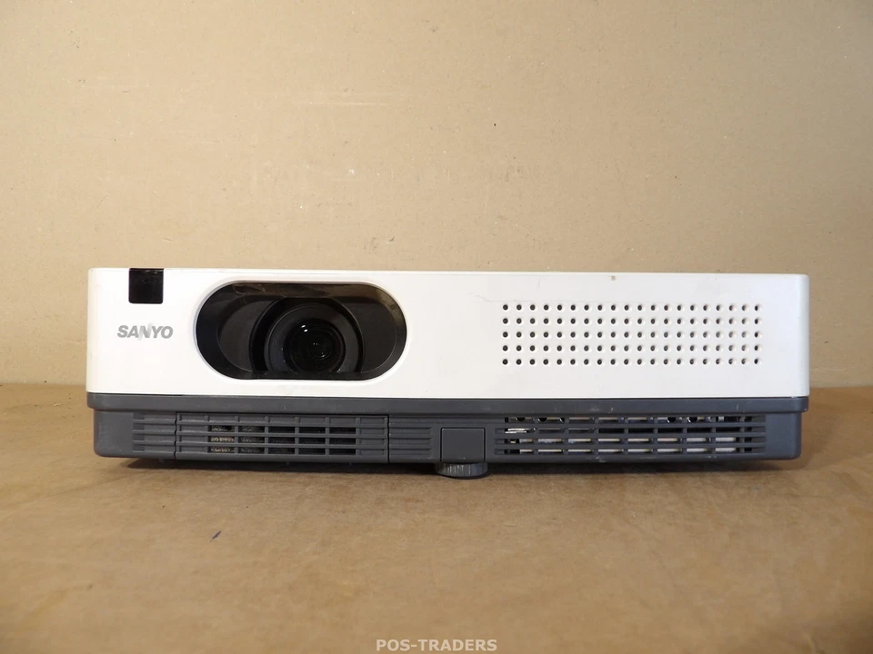 SANYO PLC-XW200 Projector Beamer XGA 3LCD 2200 Lumens - 1052 H - FILTER WARNING - Bild 3 von 4