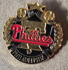 PHILADELPHIA PHILLIES WREATH LAPEL PIN