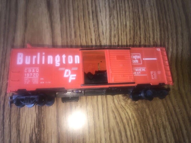 HO Tyco Burlington Animated Boxcar 40' red CBQ 19720, missing figures