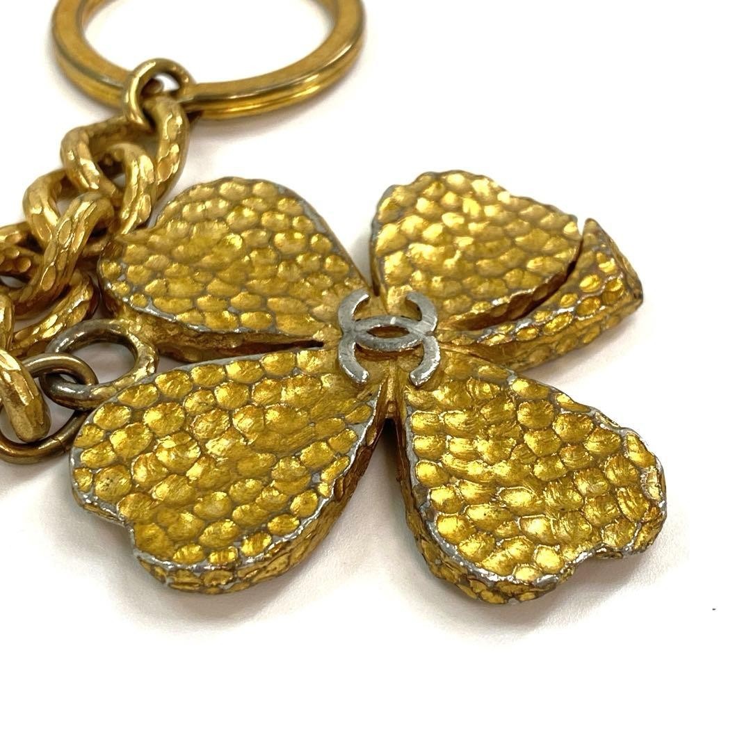 CHANEL Vintage 1994 Clover Keychain Charm Gold CC Logo 94P Textured Rare Auth JP image 4