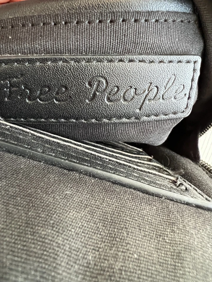 Mochila bandolera de hombro Free People Street Level de cuero negro para mujer 9144 Foto 4 de 4