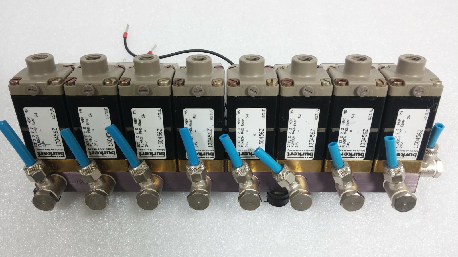Burkert Manifold FLNSCH PN06bar, 8) Solenoid Valves on Manifold eBay