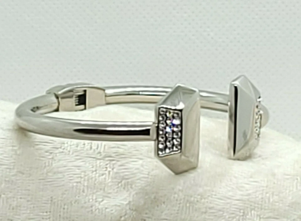 Bracelete de prata e cristal com dobradiça Rebecca Minkoff - Imagem 3 de 4