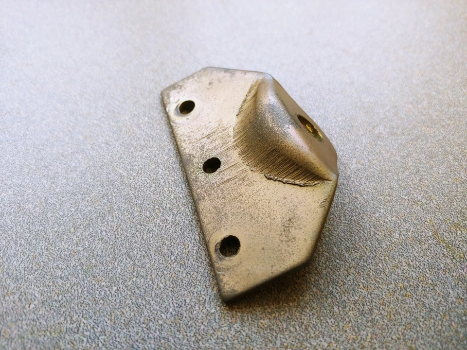 VERY NICE USED GENUINE PORSCHE 911 930 REAR AC CONDENSER 3 HOLE MOUNTING BRACKET - Image 4 of 4