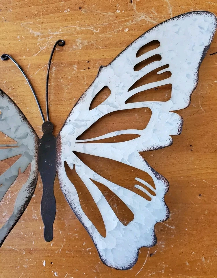 Galvanized BUTTERFLY tin wall decire 10.5" x 14" GUC - Image 2 of 4