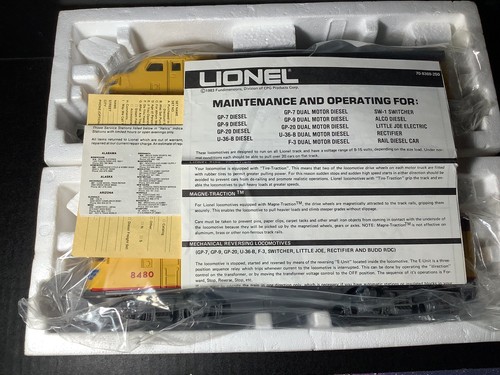 Lionel #6-8480 O Union Pacific Powered and Dummy F3 AA Diesel Loco #8480/8482 LN - Picture 7 of 12