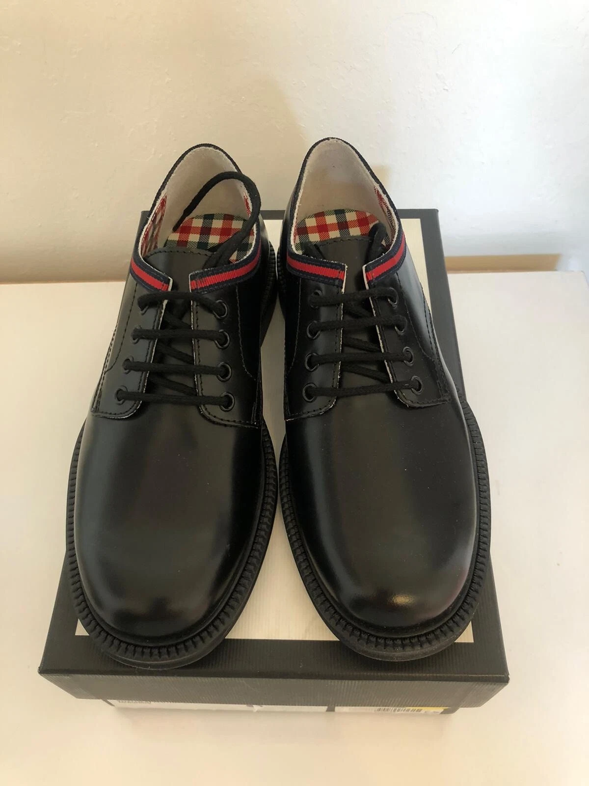 Chaussures en cuir noir Gucci taille 30