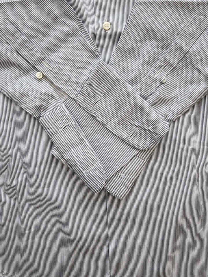 Armani Collezioni. Camisa de vestir a rayas para hombre. Hecho en Túnez. 15,5 39 cm Foto 3 de 4