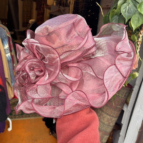 Toller OTT Blumen Rüschen Hut Schimmer Stoff Hochzeit Rennen Krempe Rosa
