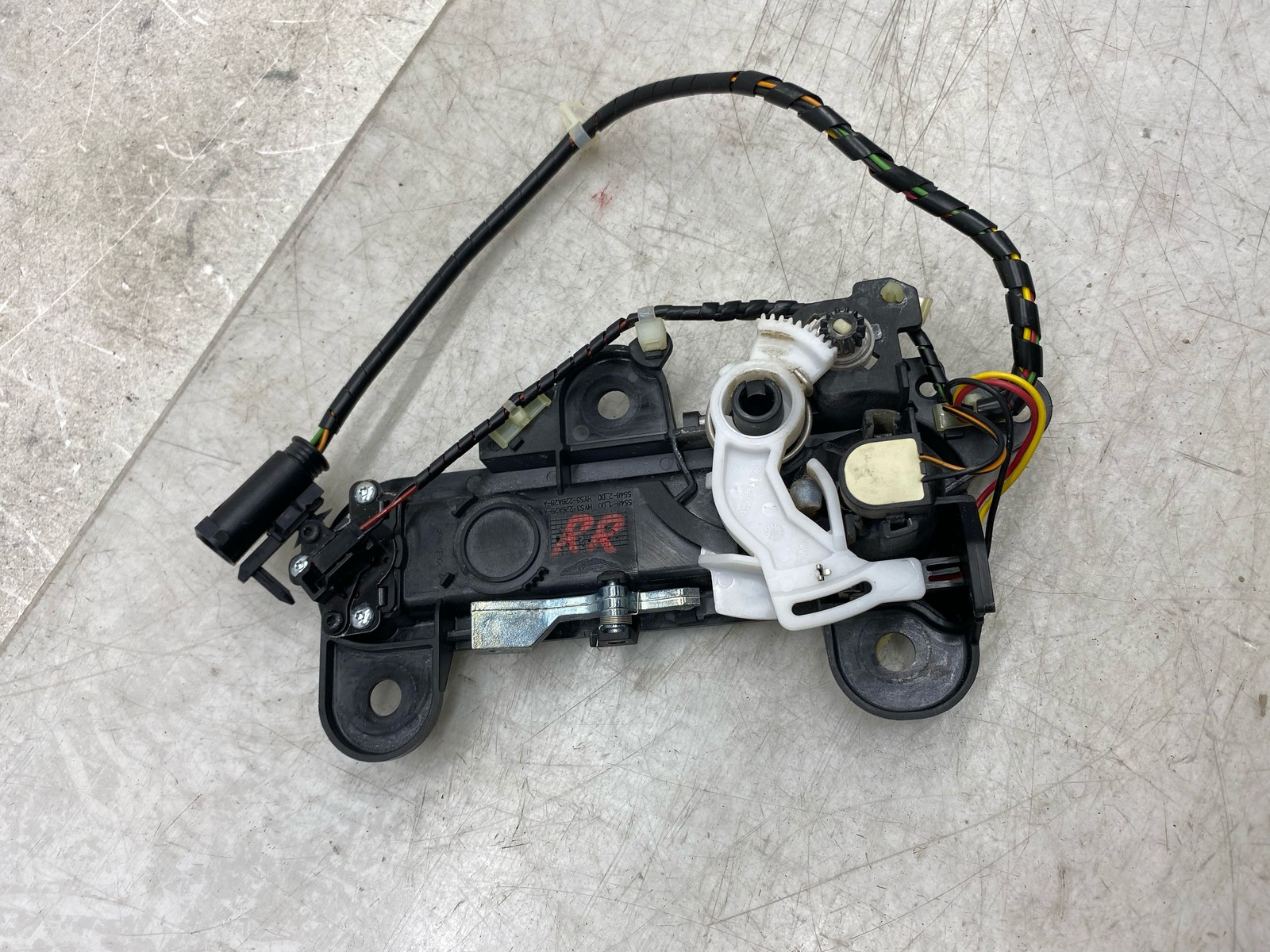 2020-2025 ASTON MARTIN DBX OEM RH RIGHT REAR OUTER DOOR HANDLE HY53-226A29-A